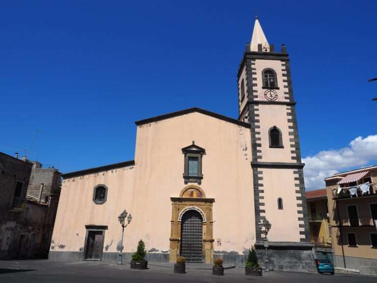 Facciata principale della chiesa