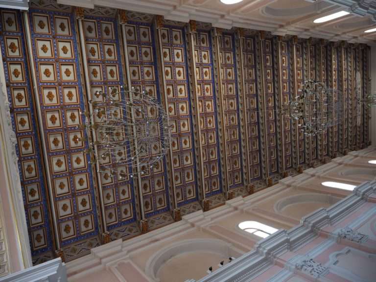 Soffitto a cassettoni policromi con dorature